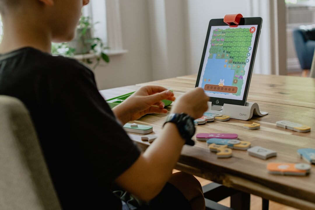 turkish student learning coding